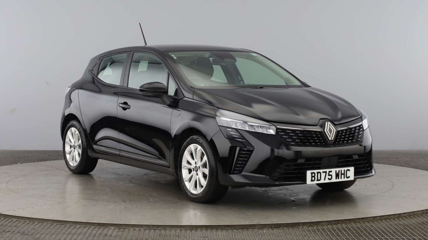 Renault Clio listing photo