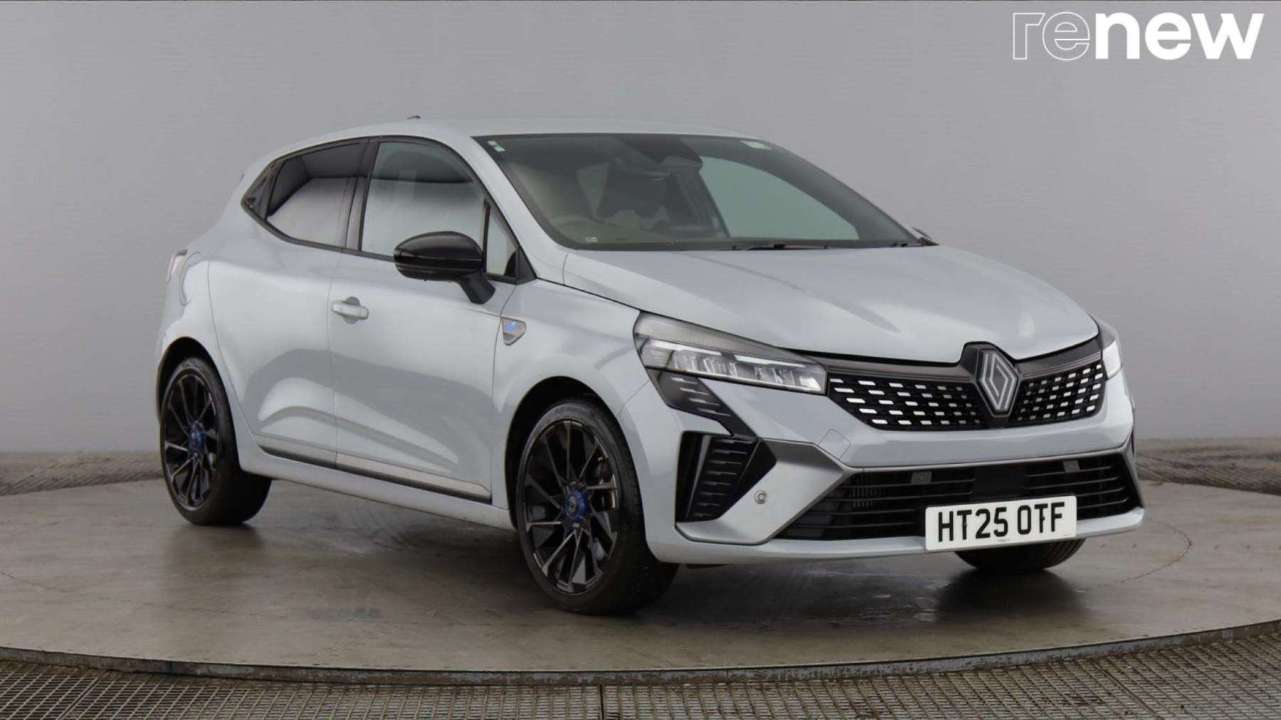 Renault Clio listing photo