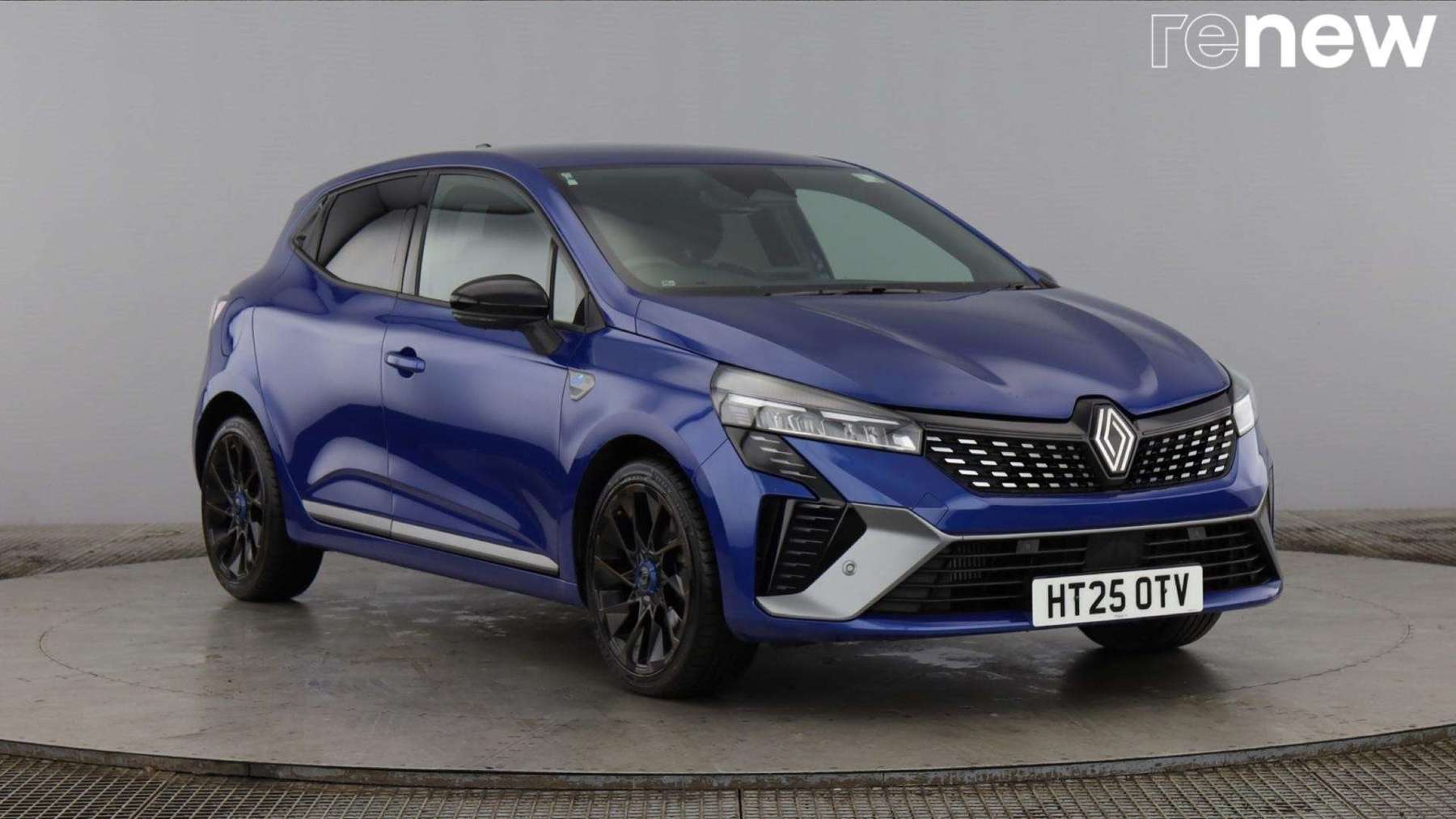 Renault Clio listing photo