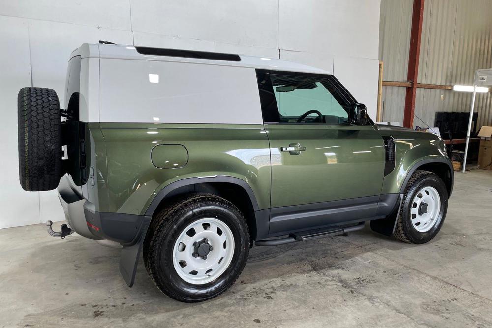 LAND ROVER DEFENDER