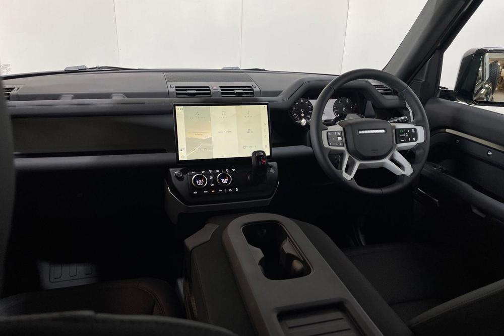 LAND ROVER DEFENDER