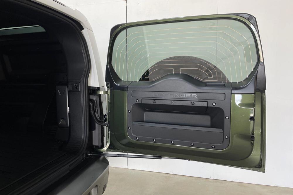 LAND ROVER DEFENDER