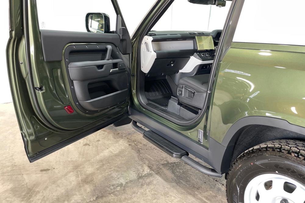 LAND ROVER DEFENDER