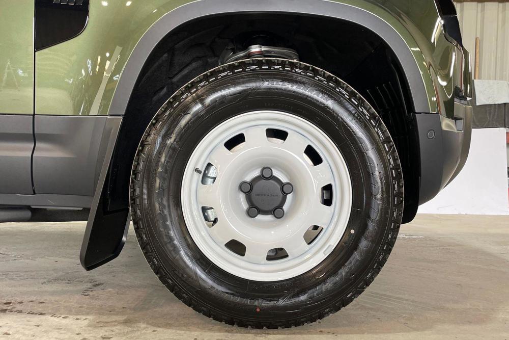 LAND ROVER DEFENDER