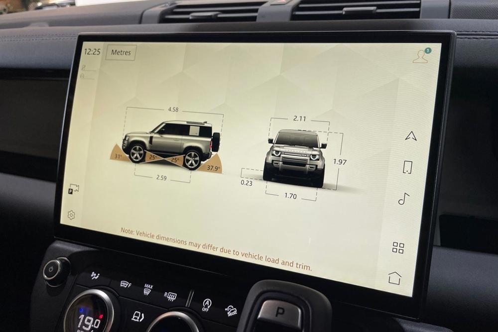 LAND ROVER DEFENDER