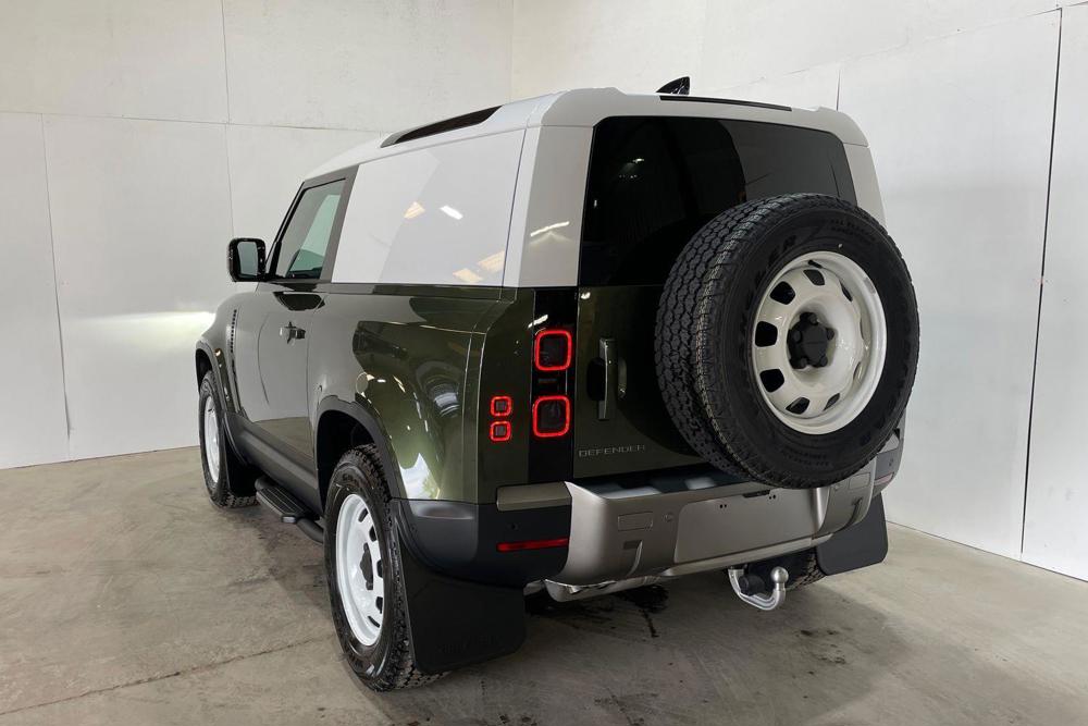 LAND ROVER DEFENDER