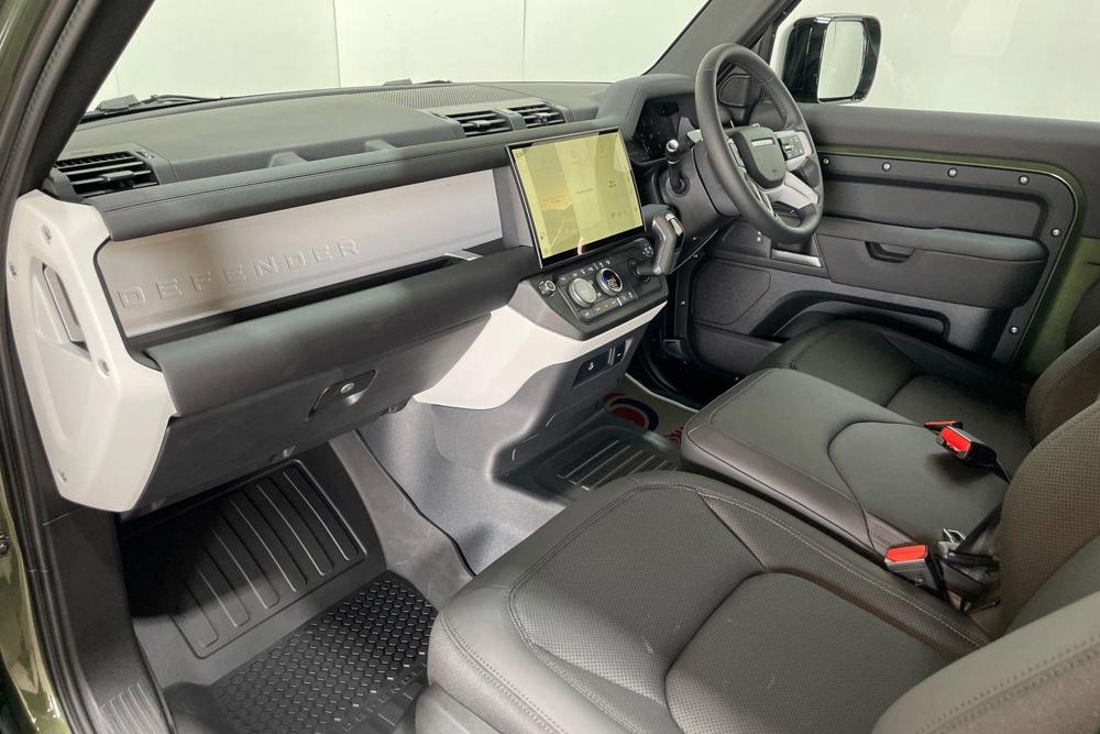 LAND ROVER DEFENDER