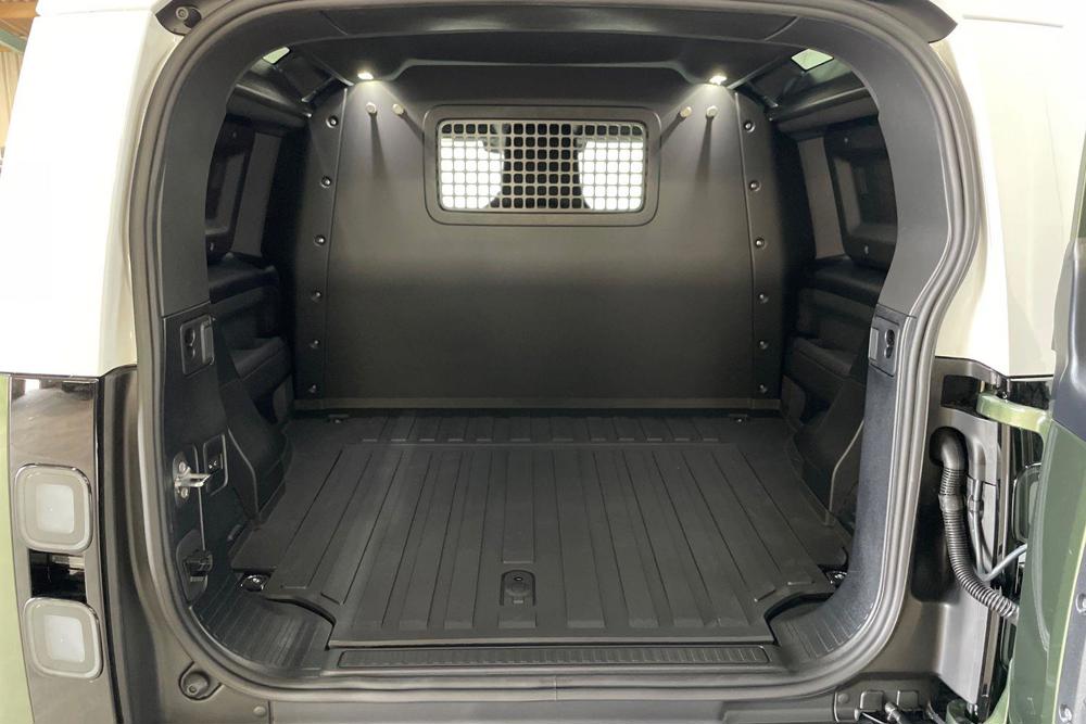 LAND ROVER DEFENDER