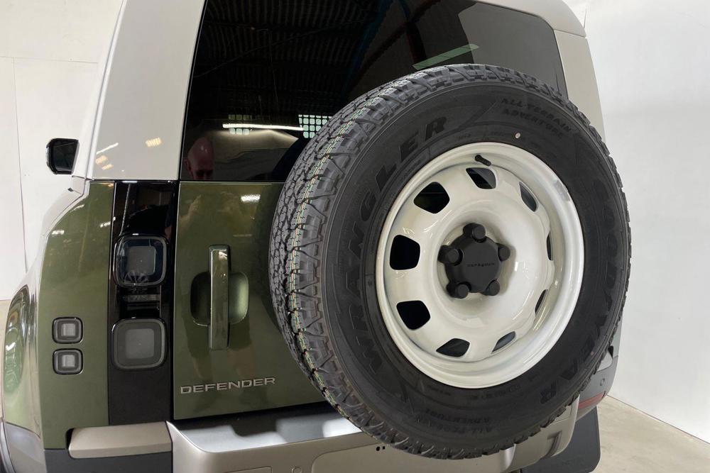 LAND ROVER DEFENDER