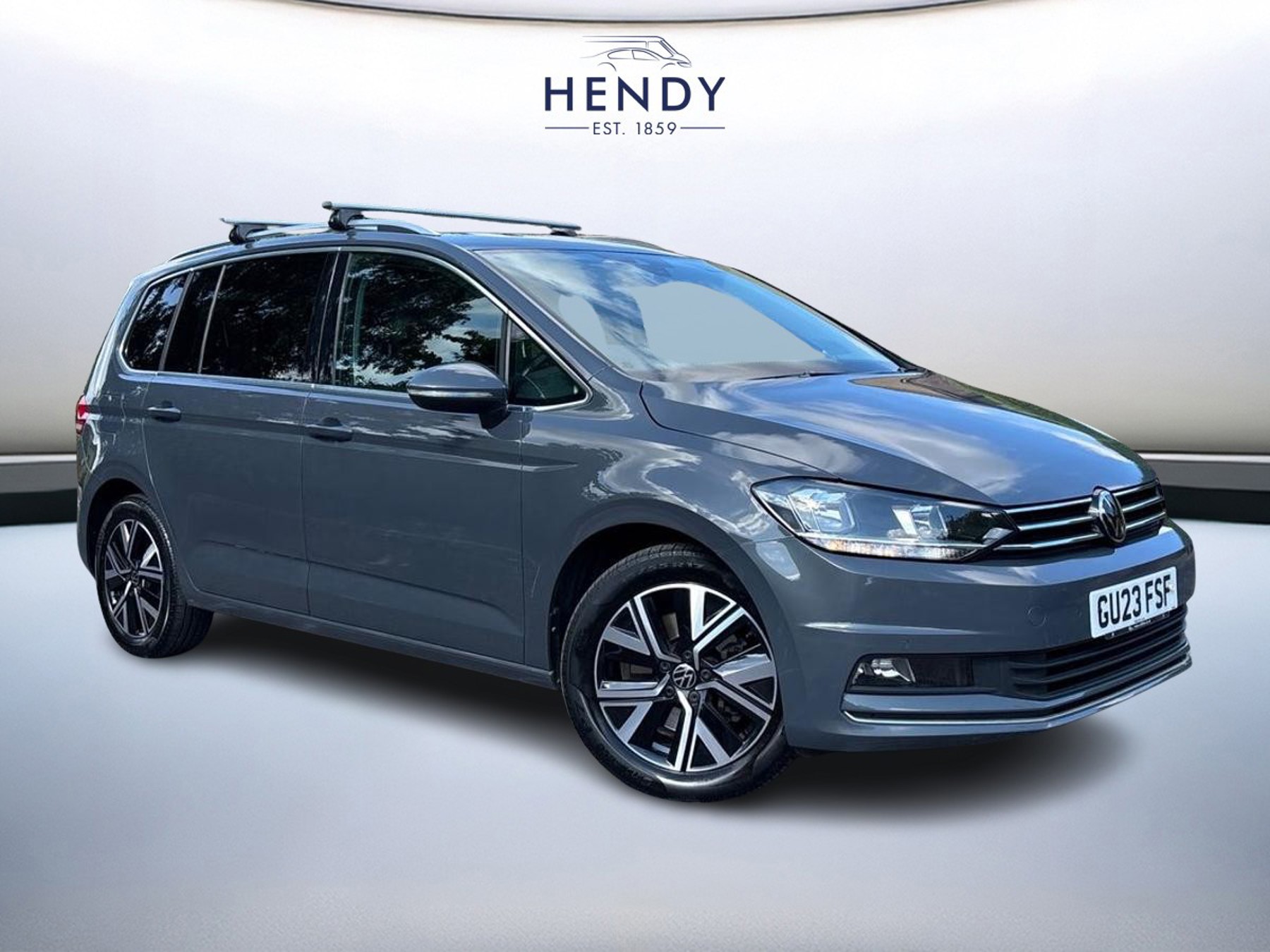 Volkswagen Touran listing photo