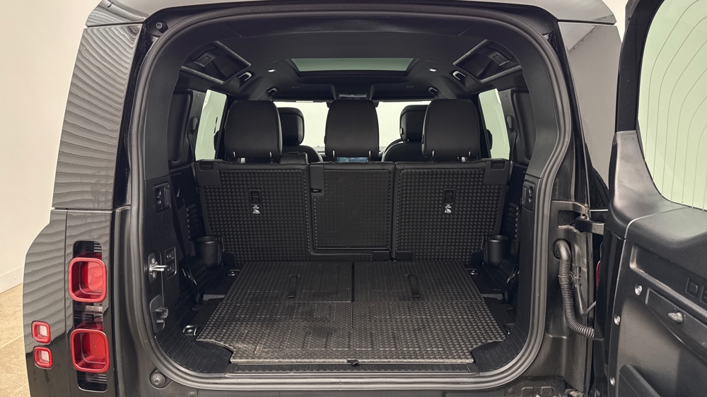 LAND ROVER DEFENDER 110