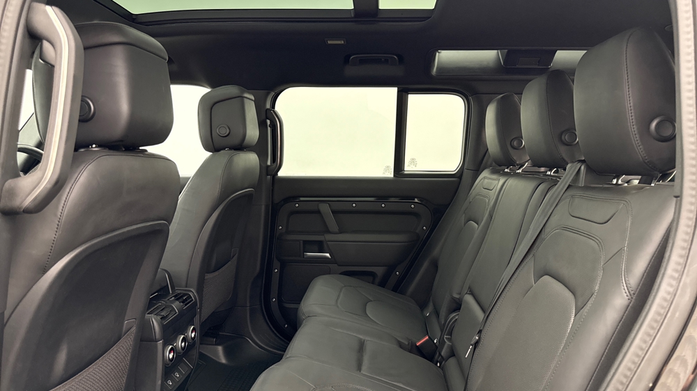 LAND ROVER DEFENDER 110
