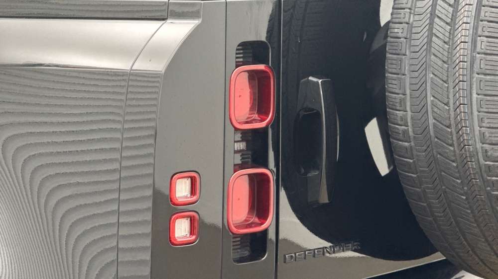 LAND ROVER DEFENDER 110