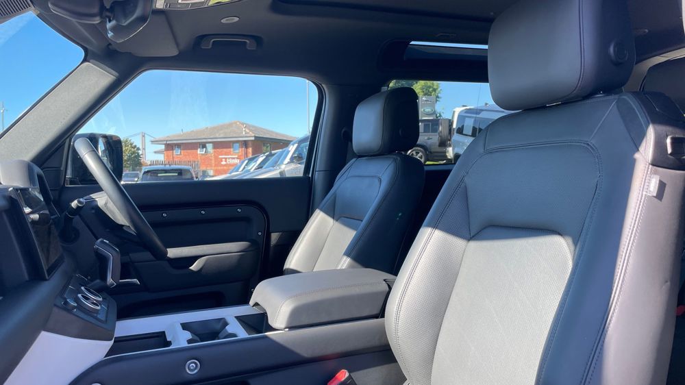 LAND ROVER DEFENDER 90