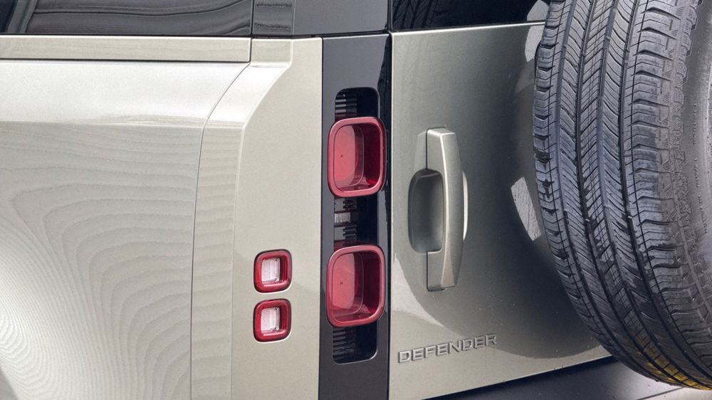 LAND ROVER DEFENDER 90