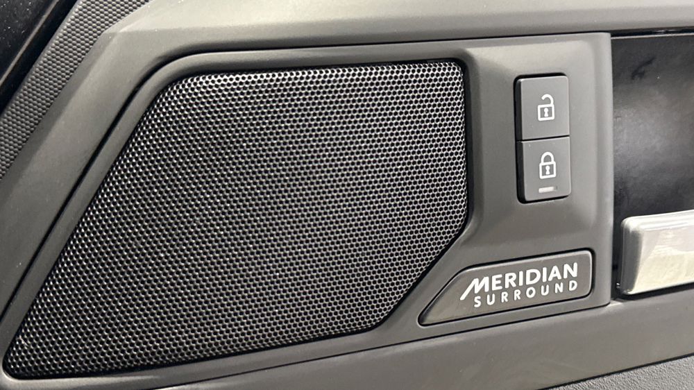 LAND ROVER DEFENDER 110