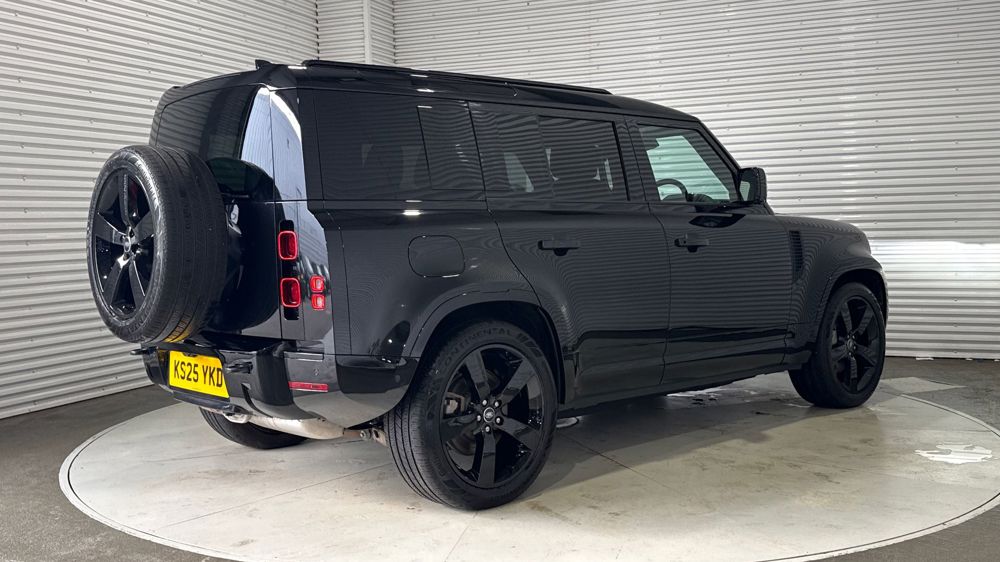 LAND ROVER DEFENDER 110
