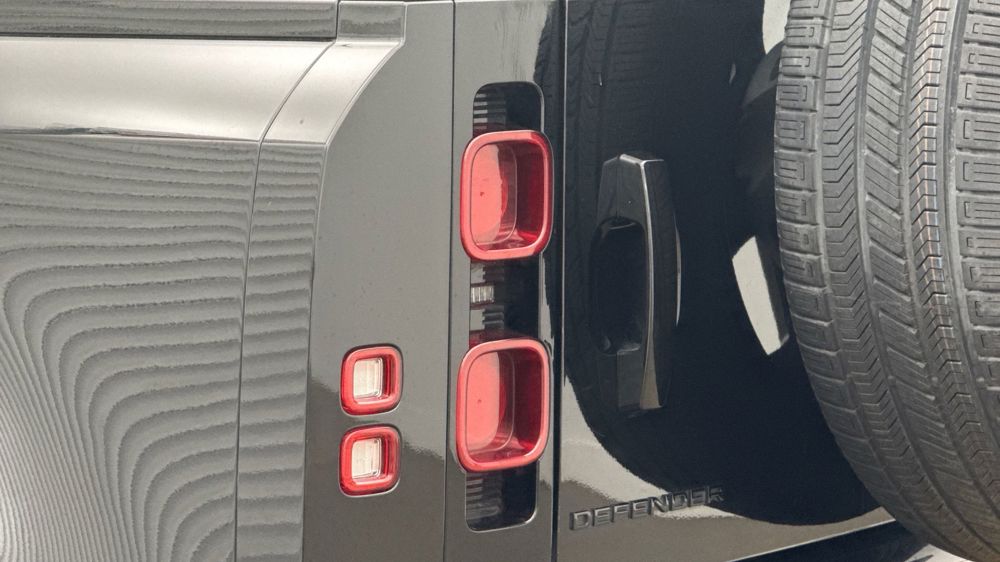 LAND ROVER DEFENDER 110