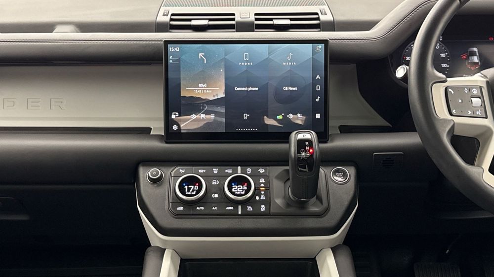 LAND ROVER DEFENDER 110