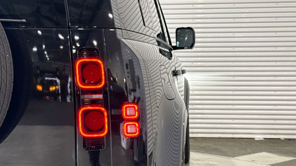 LAND ROVER DEFENDER 110