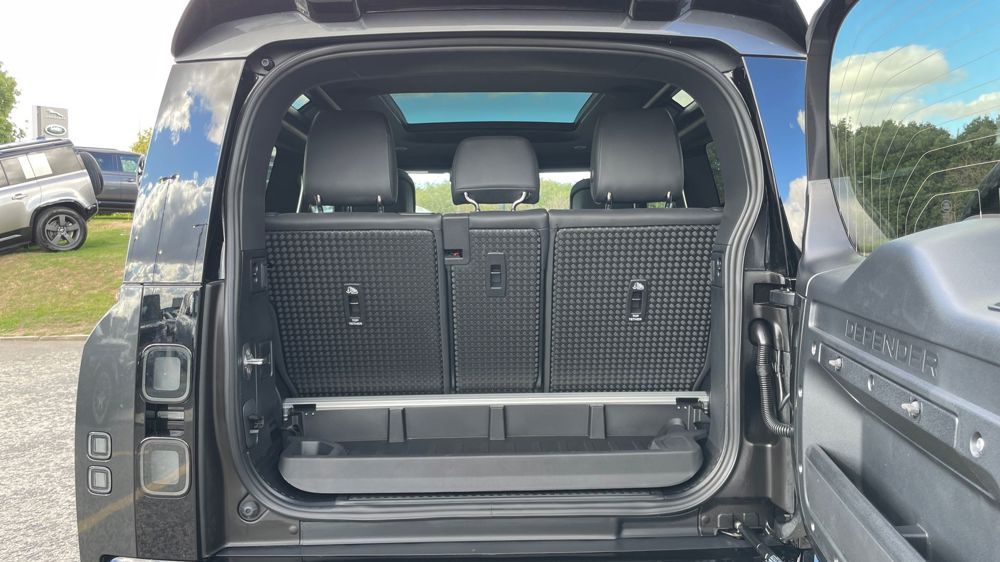 LAND ROVER DEFENDER