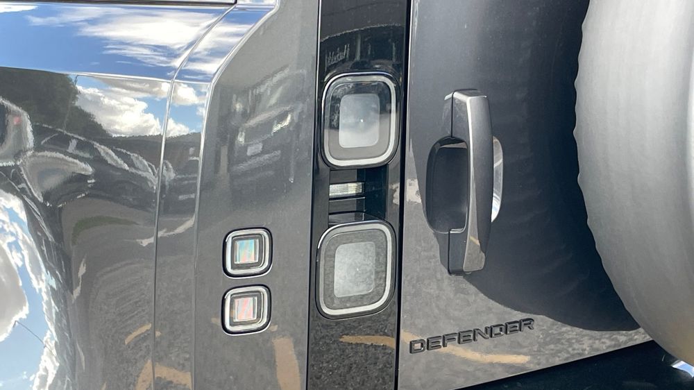 LAND ROVER DEFENDER