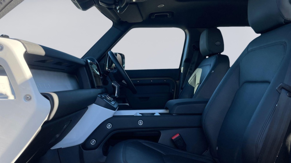 LAND ROVER DEFENDER 110