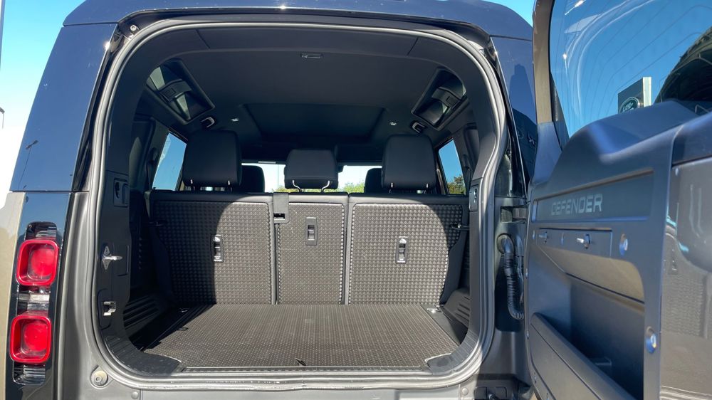 LAND ROVER DEFENDER 110