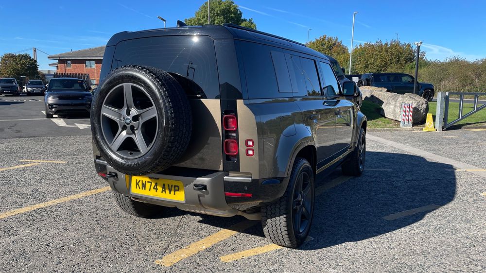 LAND ROVER DEFENDER 110