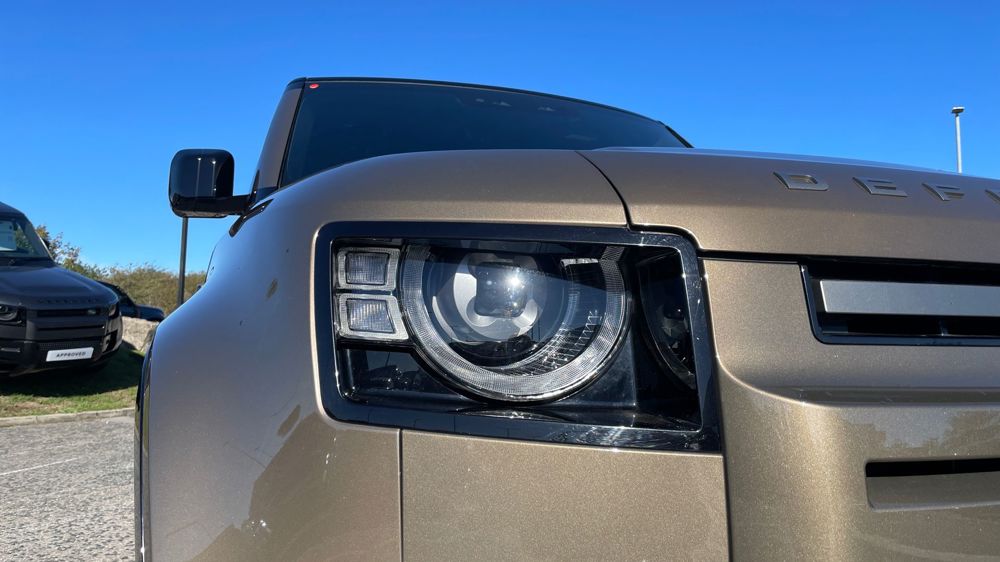 LAND ROVER DEFENDER 110