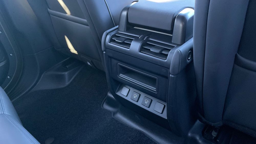LAND ROVER DEFENDER 110