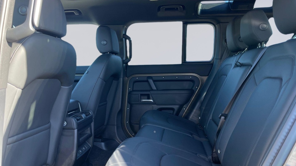 LAND ROVER DEFENDER 110
