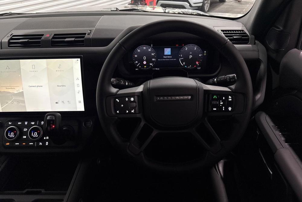 LAND ROVER DEFENDER