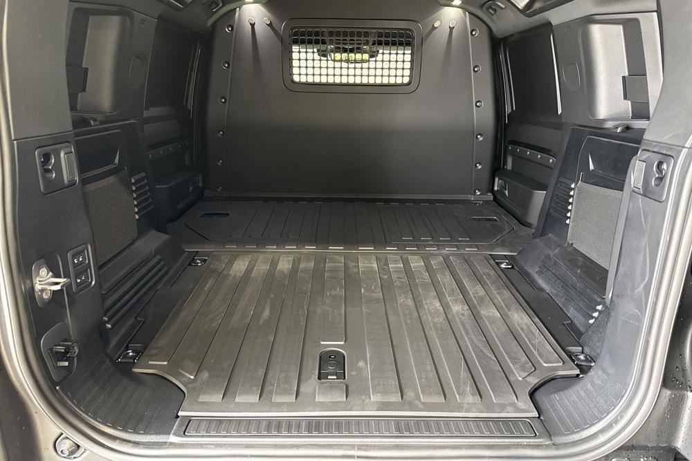 LAND ROVER DEFENDER