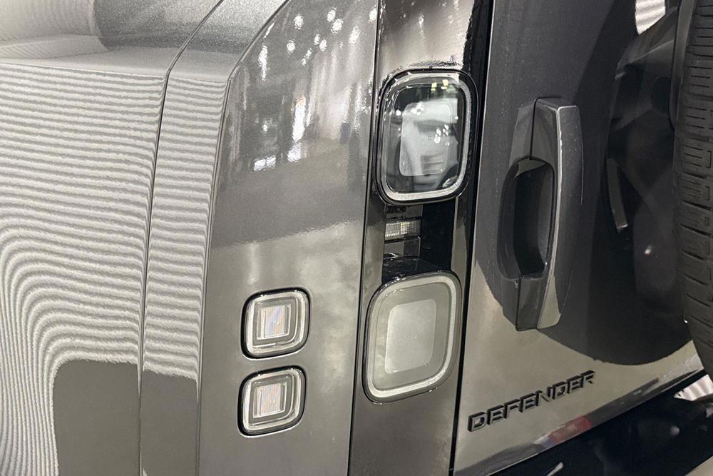 LAND ROVER DEFENDER