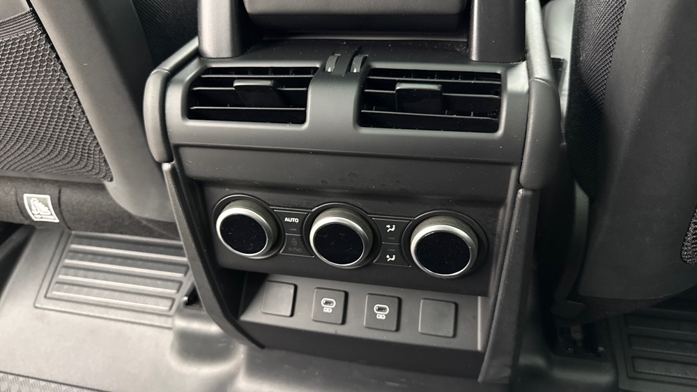 LAND ROVER DEFENDER 110