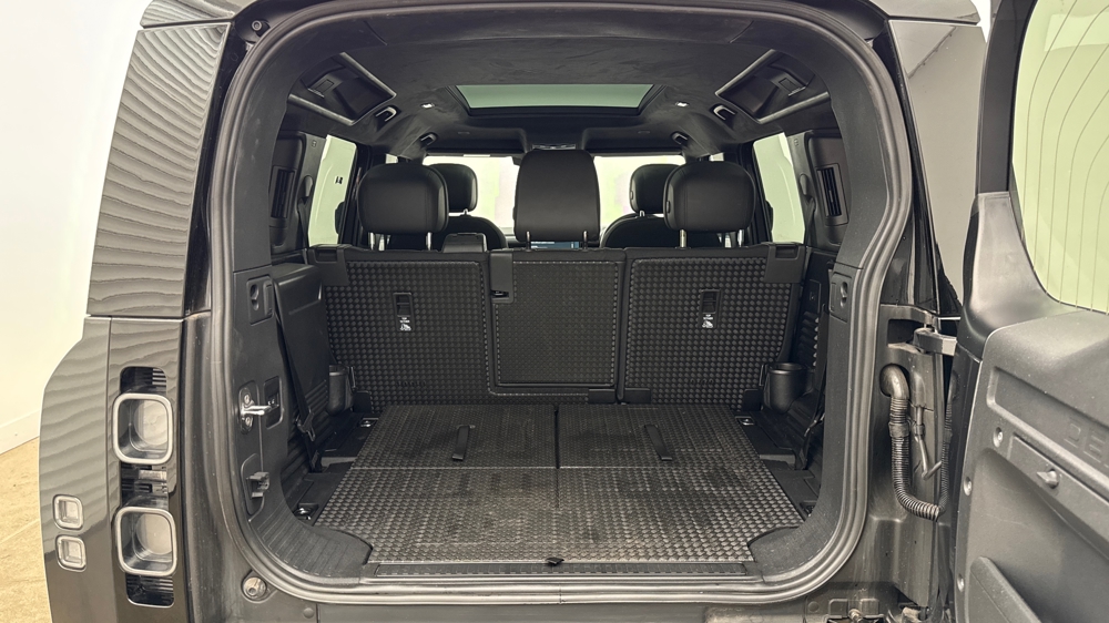 LAND ROVER DEFENDER 110