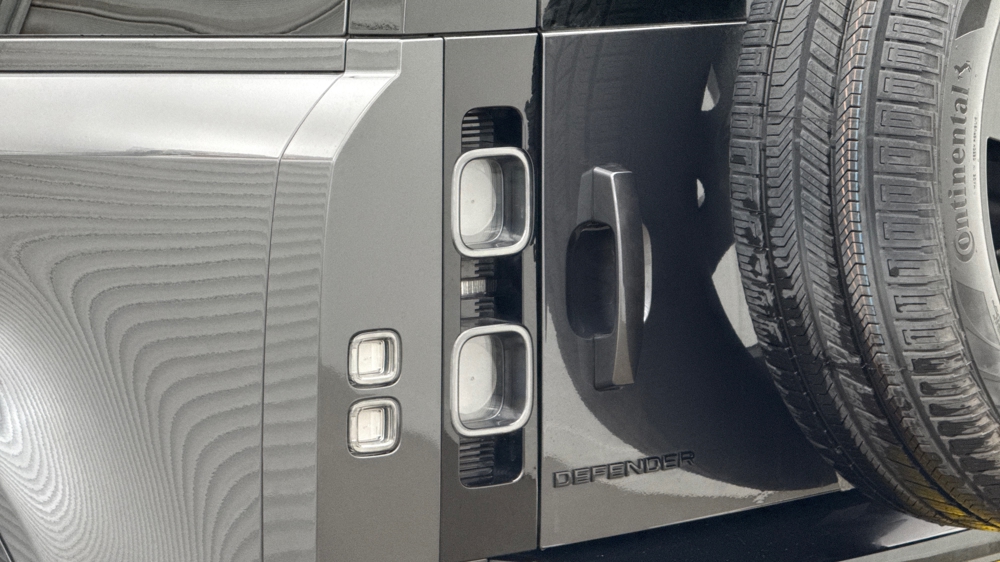 LAND ROVER DEFENDER 110