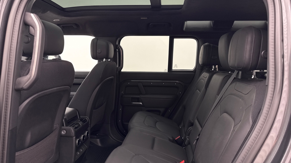 LAND ROVER DEFENDER 110