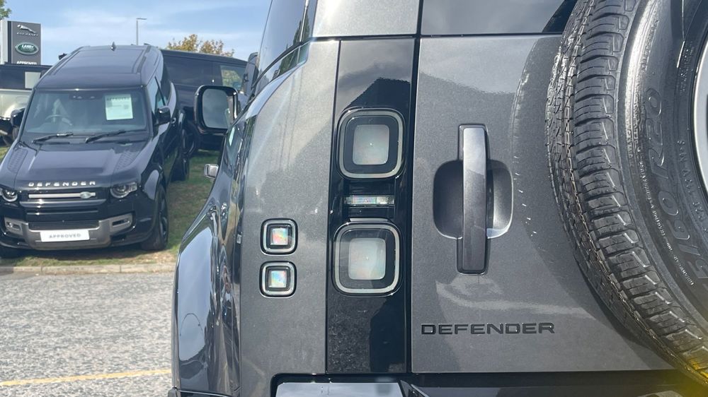 LAND ROVER DEFENDER 110