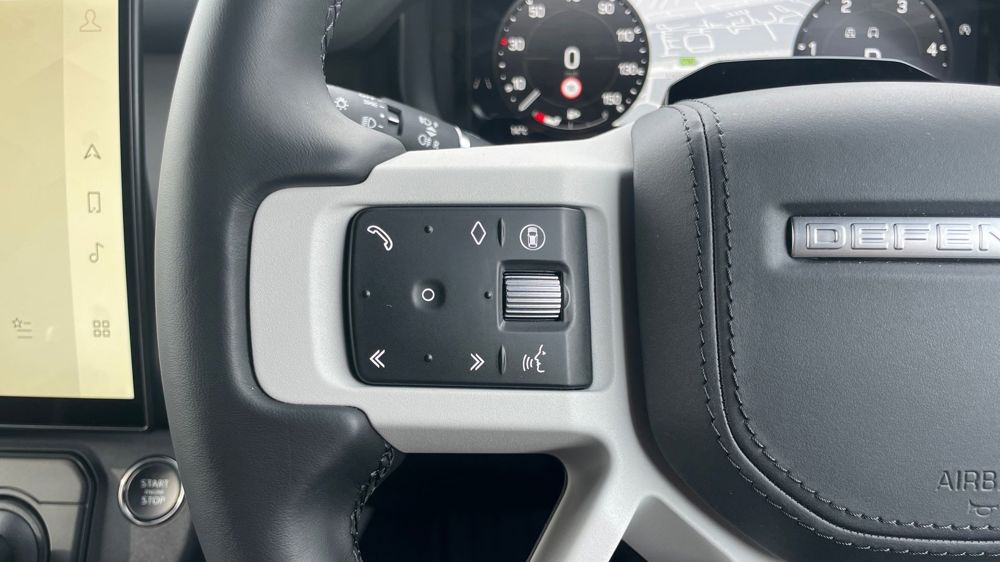 LAND ROVER DEFENDER 110