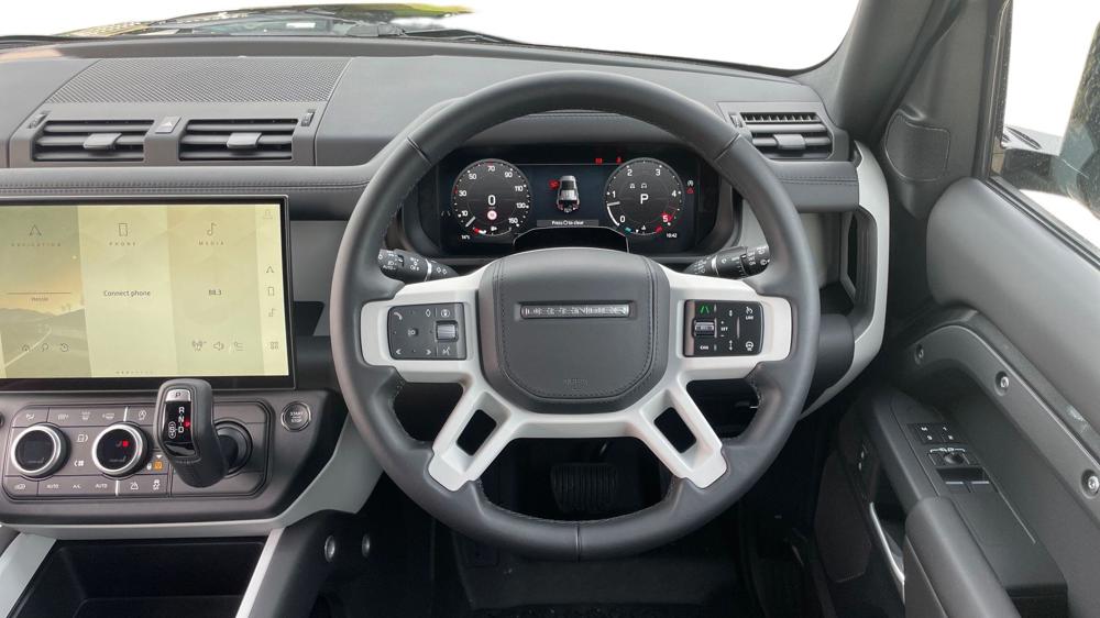 LAND ROVER DEFENDER 110