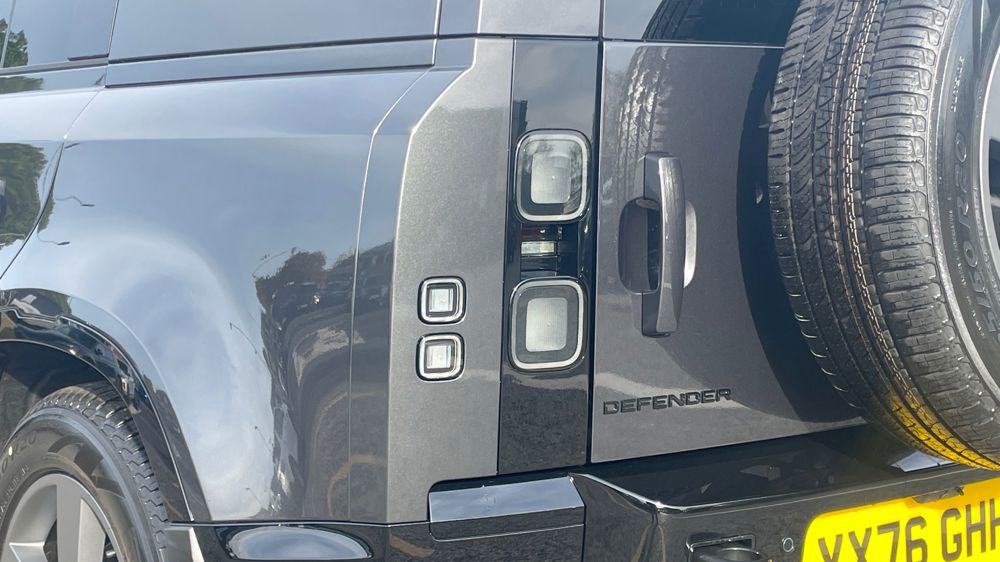 LAND ROVER DEFENDER 110