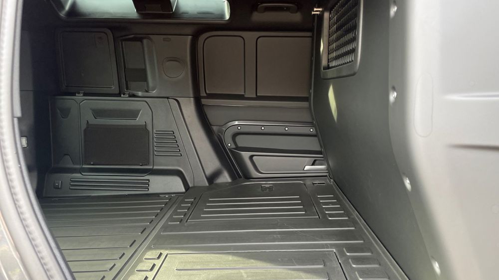 LAND ROVER DEFENDER 110