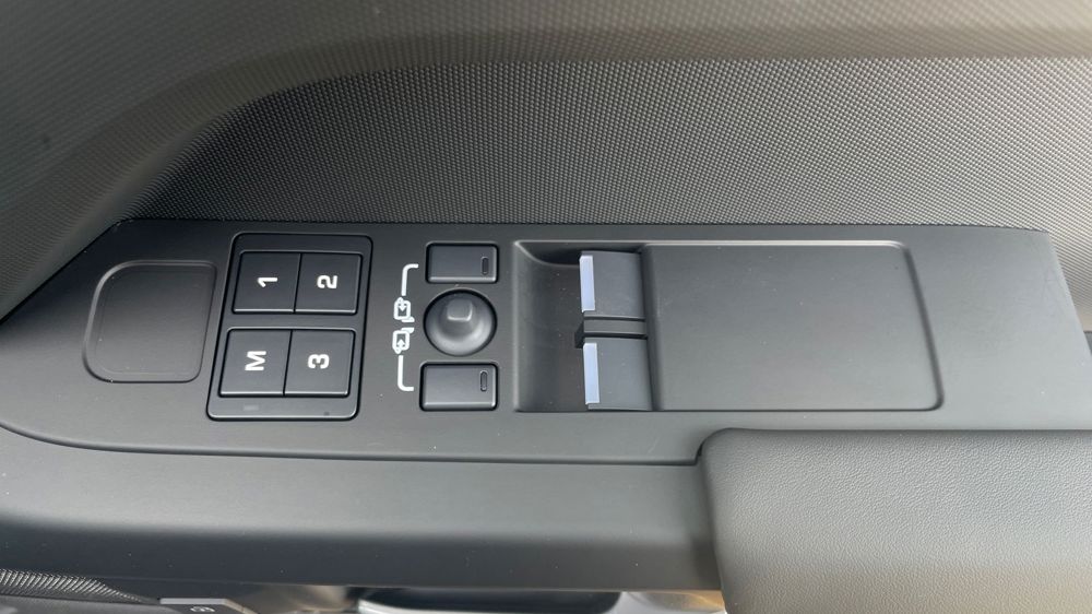 LAND ROVER DEFENDER 110