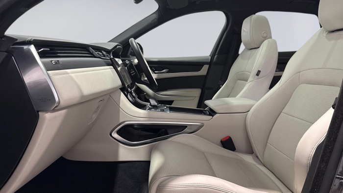JAGUAR F-PACE P400