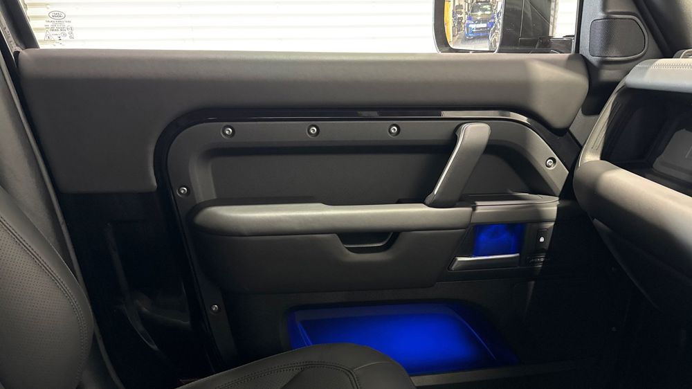 LAND ROVER DEFENDER